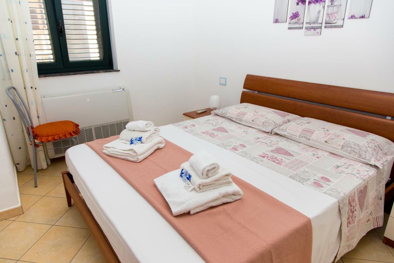 Appartamenti Vacanze Mareemare Capo dʼOrlando Exteriör bild