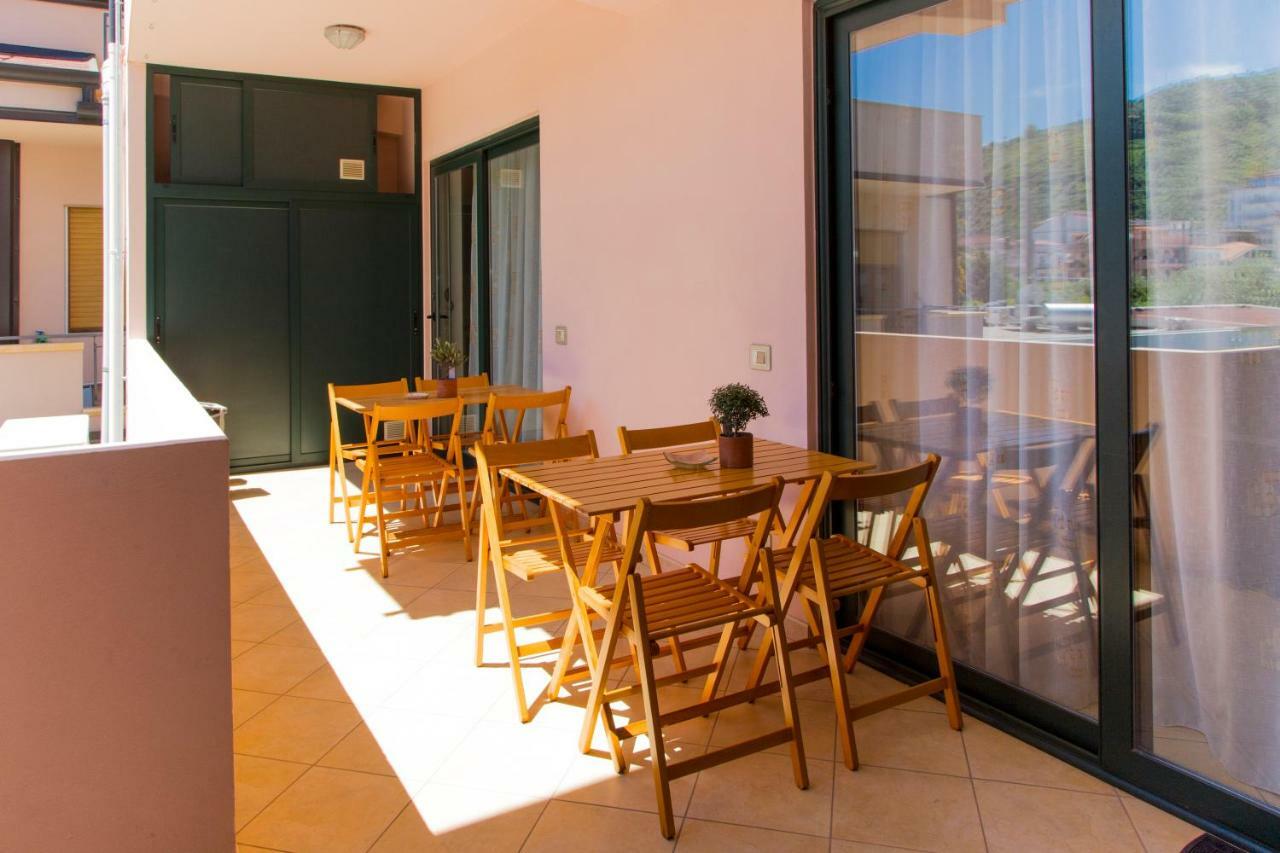 Appartamenti Vacanze Mareemare Capo dʼOrlando Exteriör bild