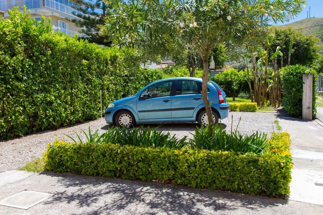 Appartamenti Vacanze Mareemare Capo dʼOrlando Exteriör bild
