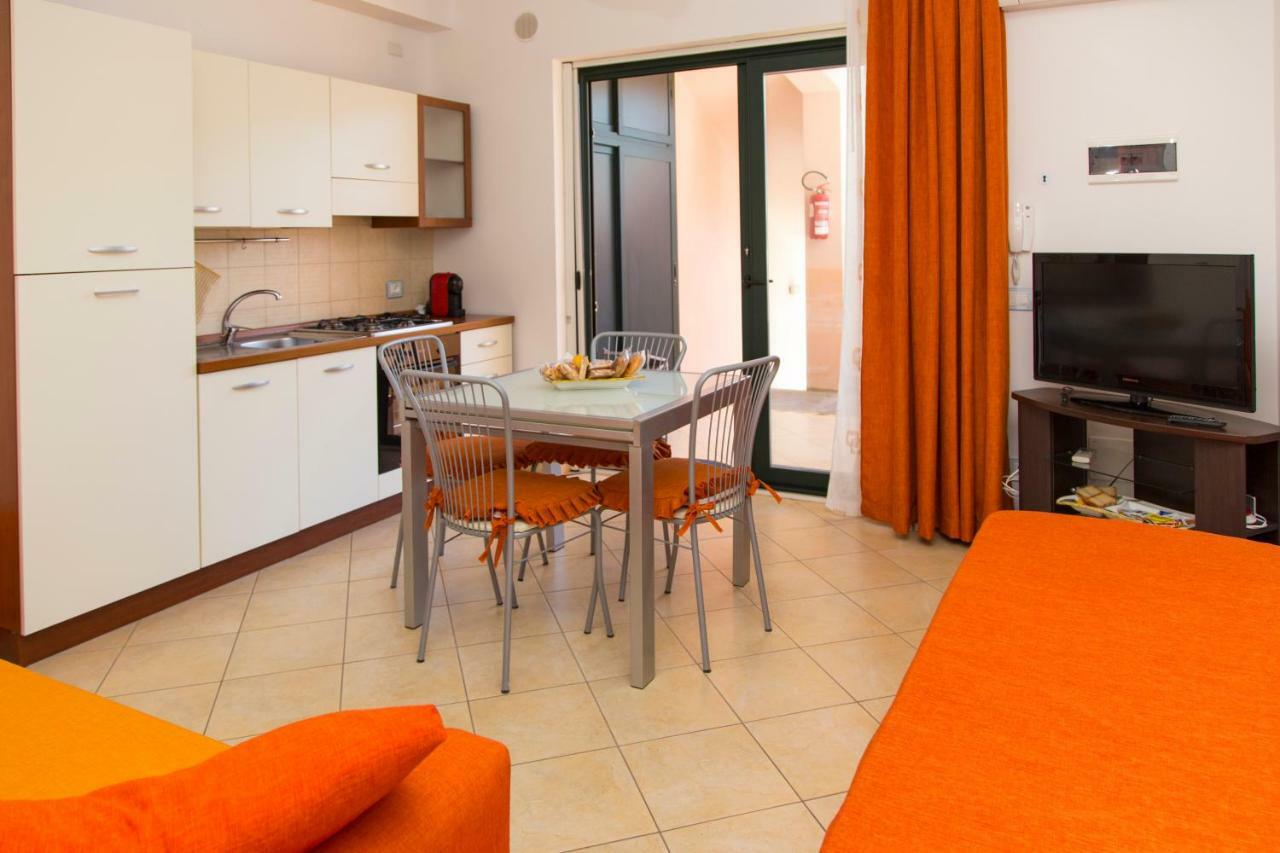 Appartamenti Vacanze Mareemare Capo dʼOrlando Exteriör bild