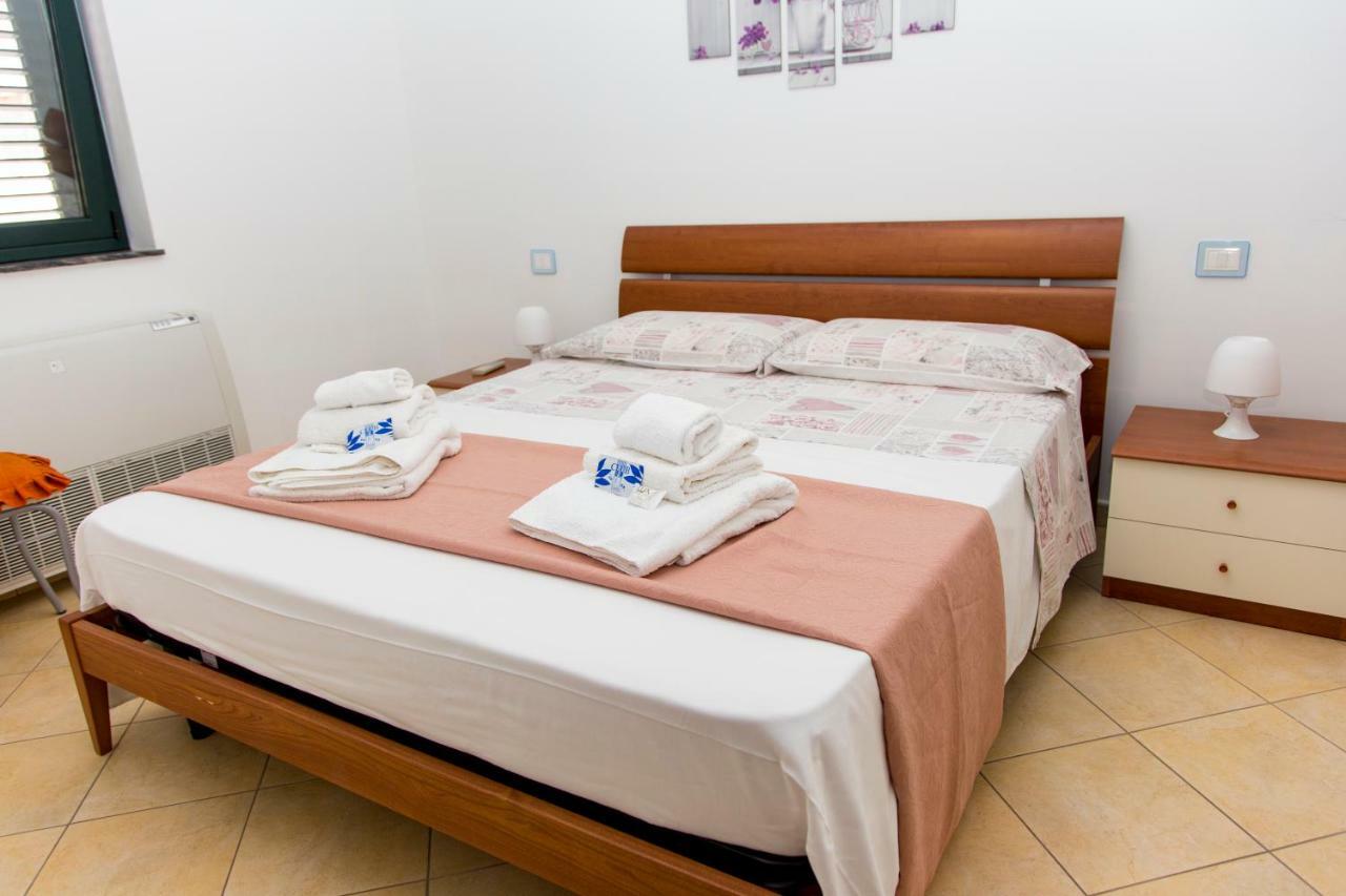 Appartamenti Vacanze Mareemare Capo dʼOrlando Exteriör bild